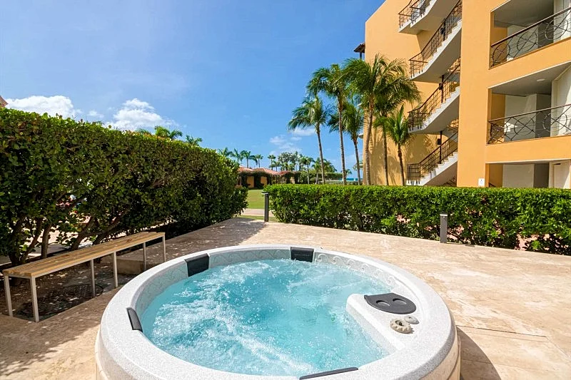 BEACHFRONT- EAGLE BEACH - OCEANIA RESORT - Coral Sea Garden 3BR condo- P116 in Oranjestad, Oranjestad, Aruba — photo 1