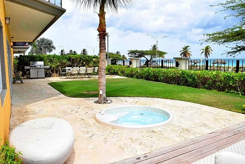 BEACHFRONT- EAGLE BEACH - OCEANIA RESORT - Grand Regency 5BR condo - BG131