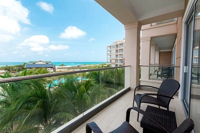 LEVENT RESORT - BEACH VIEW - EAGLE BEACH - Serenity by the Sea 3BR condo - LV301 in Oranjestad, Aruba — photo 3