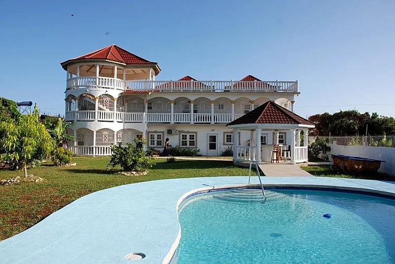 Flamingo Beach Guest House: 7Br/7Ba - 9000 Square Feet! Great Ocean Views