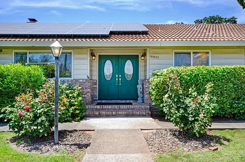 Vineyard Views, Pool Hot Tub, Sleeps 12, 4BR/3BA in Sonoma, California, United States — photo 3