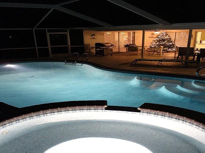Waterfront Villa with own 22 ft Sportsboat, own Pool & Spa in Cape Coral, Florida, United States — photo 3
