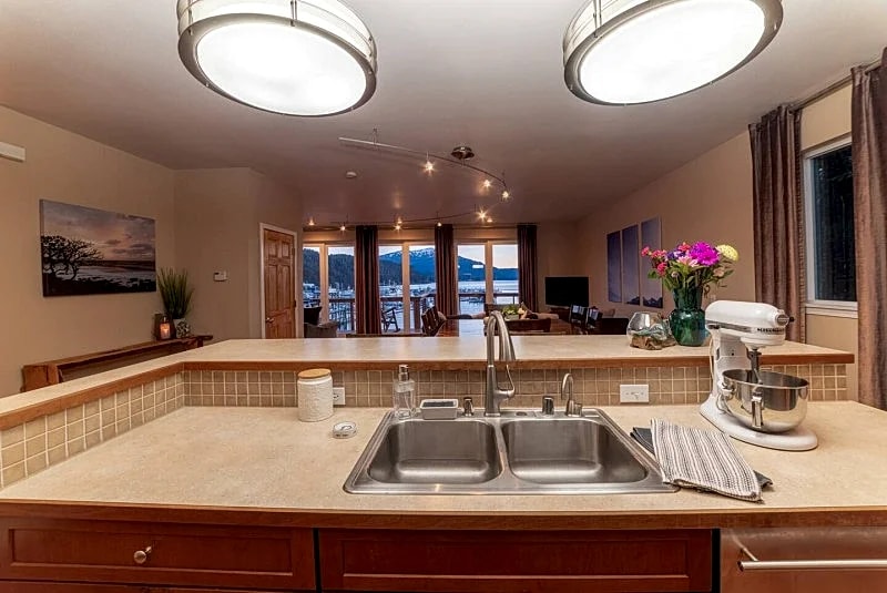 Juneau Oceanfront Home Overlooking Auke Bay in Juneau, Alaska, United States — photo 2