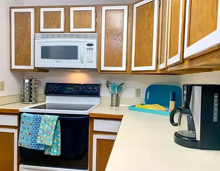 Lovely Condo Across from Downtown w/ Mountain View in Juneau, Alaska, United States — photo 4