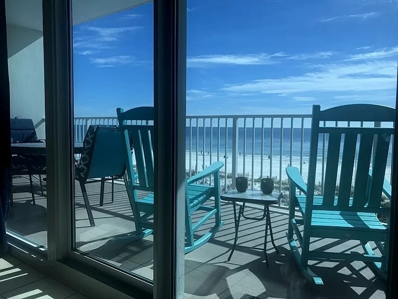 Feel as if you were sitting on Beach, Front door Parking, High Demand Unit ! in Gulf Shores, Alabama, United States — photo 3