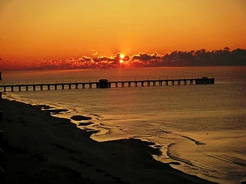 Feel as if you were sitting on Beach, Front door Parking, High Demand Unit ! in Gulf Shores, Alabama, United States — photo 4