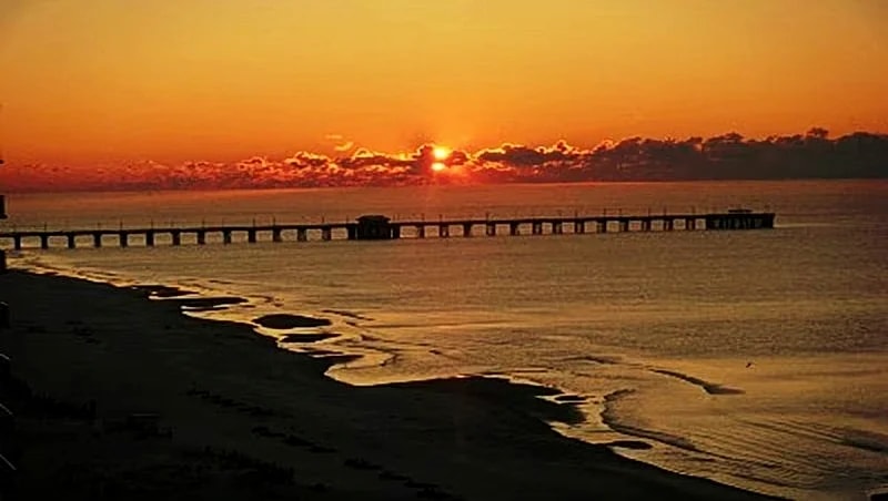 Lighthouse 406: Beachfront 2-bedroom condo steps from Gulf Shores Beach in Gulf Shores, Alabama, United States — photo 3
