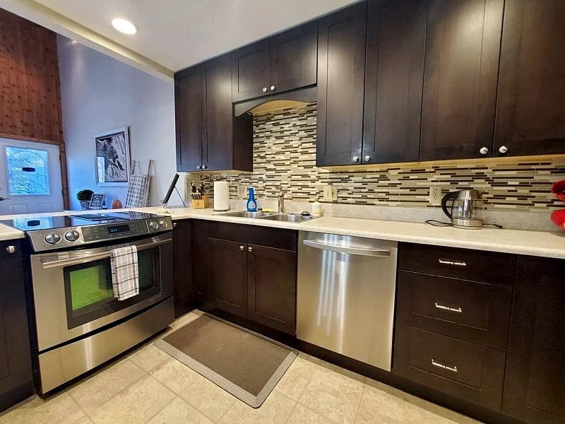 Updated Duplex with Mountain & Filtered Water View in Juneau, Alaska, United States — photo 4