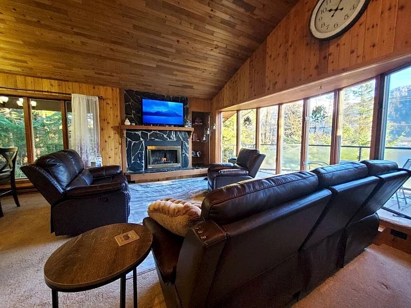 Updated Duplex with Mountain & Filtered Water View in Juneau, Alaska, United States — photo 1