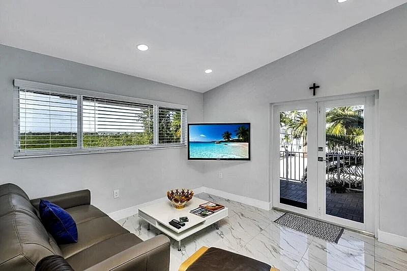 New Ground Level 3 bedroom waterfront house with Dock in Key Largo, Florida, United States — photo 4