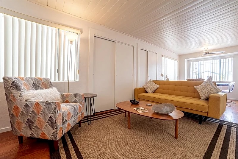 Charming Hermosa Beach Cottage, Cozy Coastal Retreat with BBQ Patio - SCVR in Hermosa Beach, California, United States — photo 5