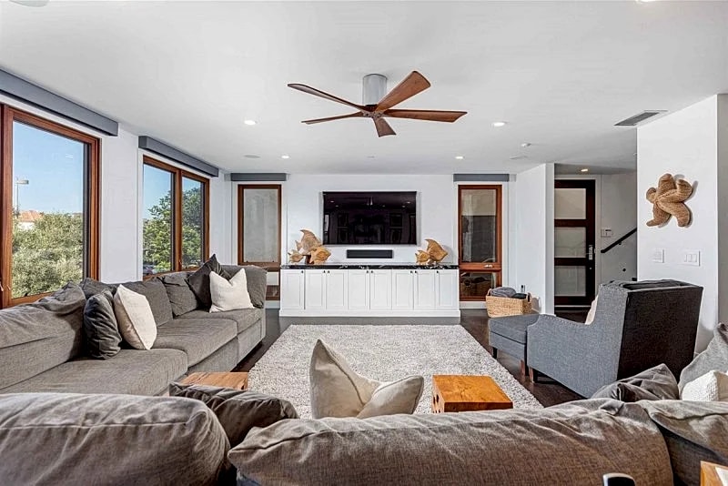 716 Manhattan Remodeled Executive Home In The Heart Of South Manhattan Beach! in Manhattan Beach, California, United States — photo 3