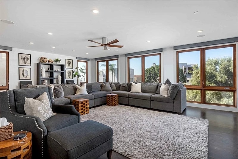 716 Manhattan Remodeled Executive Home In The Heart Of South Manhattan Beach! in Manhattan Beach, California, United States — photo 2