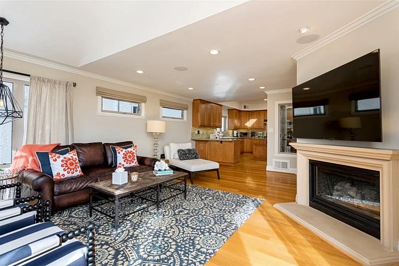 Hermosa Beach Living Elevated: Spacious Townhome with Rooftop Ocean Views in Hermosa Beach, California, United States — photo 4