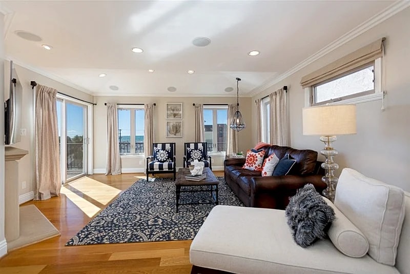 Hermosa Beach Living Elevated: Spacious Townhome with Rooftop Ocean Views in Hermosa Beach, California, United States — photo 5