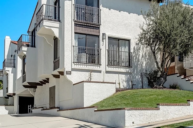 Fully Furnished 3-Bed Ocean View Townhome Steps from the Beach in Redondo in Redondo Beach, California, United States — photo 3