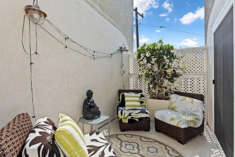 Steps to the Ocean – Spacious 3BR Townhome with Private Yard in South Redondo Beach in Redondo Beach, California, United States — photo 4