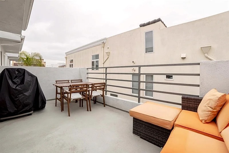 Ocean View 3-Bedroom Townhome in Hermosa Beach with A/C & Spacious Furnished Deck in Hermosa Beach, California, United States — photo 4