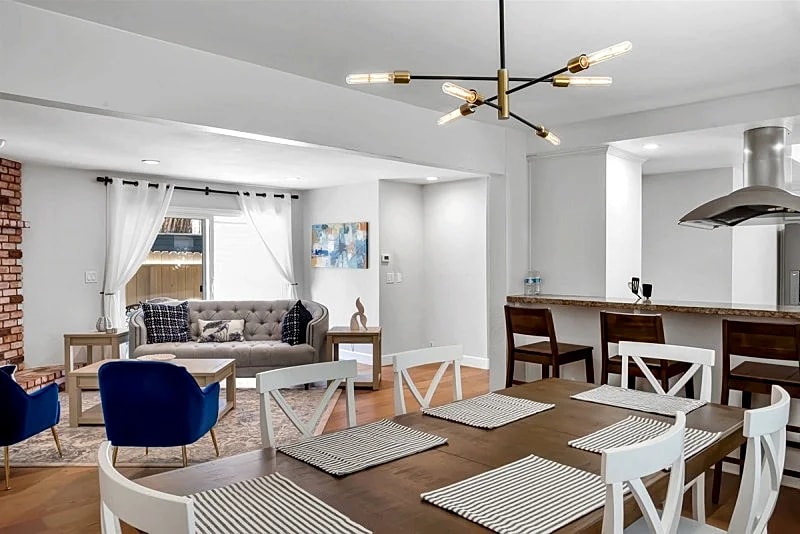 Remodeled 2BR/2.5BA Townhome in Prime Redondo Beach with Garage & Patio in Redondo Beach, California, United States — photo 4