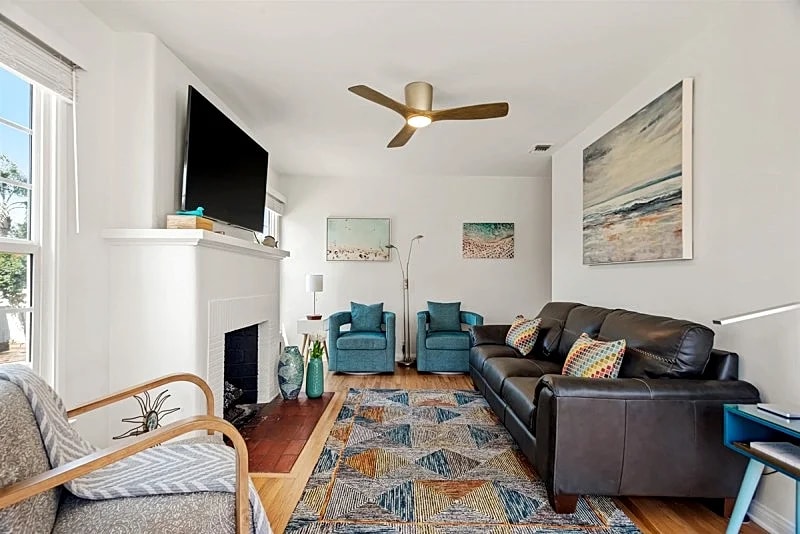 Cozy Furnished Cottage Near Downtown Manhattan Beach & Scenic Greenbelt in Manhattan Beach, California, United States — photo 3