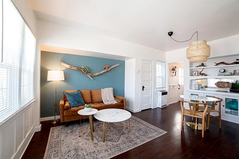 Charming Large 1-Bed Retreat Just Steps from the Sand - Hermosa Beach in Hermosa Beach, California, United States — photo 2