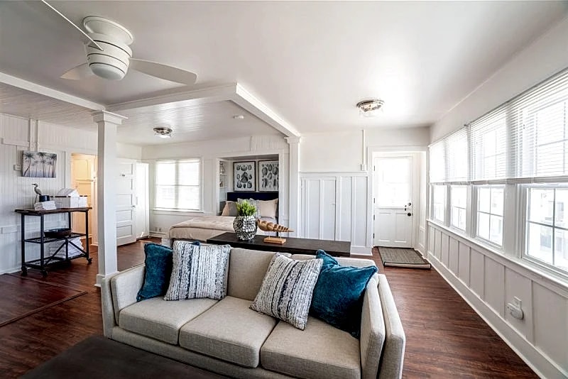Charming Upper Unit/Studio With Ocean Views Steps to the Beach - Hermosa Beach in Hermosa Beach, California, United States — photo 2