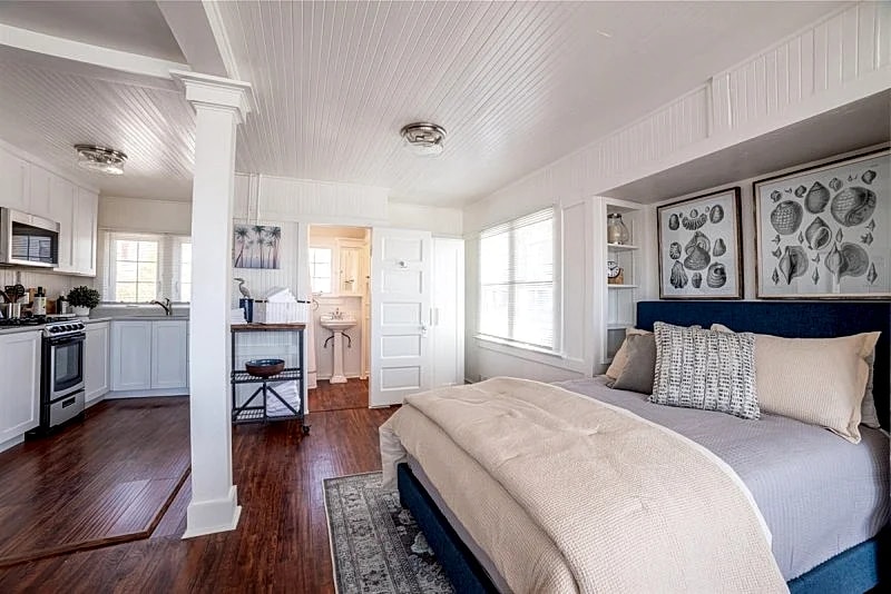 Charming Upper Unit/Studio With Ocean Views Steps to the Beach - Hermosa Beach in Hermosa Beach, California, United States — photo 4