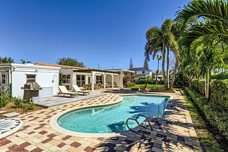 The Glenn House | 3BD/ 2BA Pool Home in South West Palm Beach in West Palm Beach, Florida, United States — photo 2