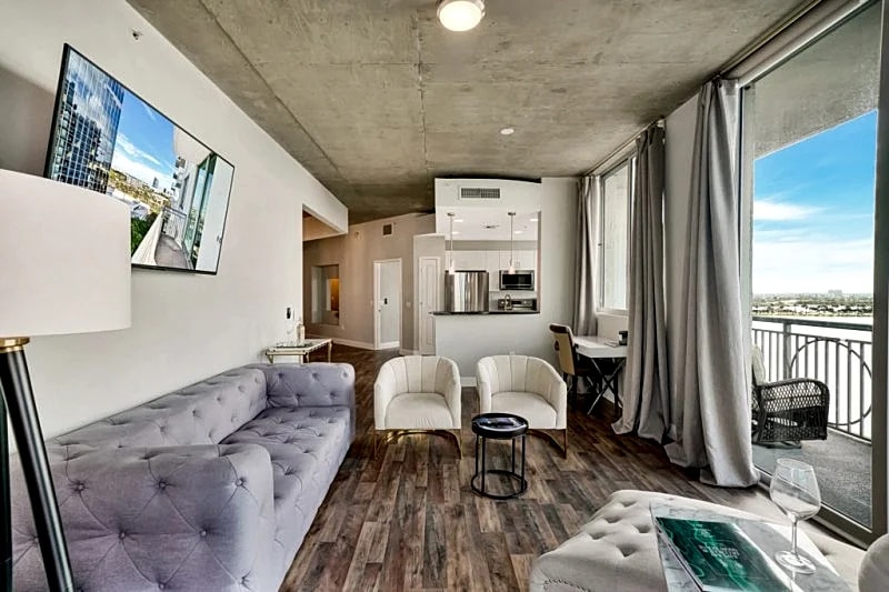 West Palm Beach's Chic "The Edge" tower 2/2 Corner Unit in West Palm Beach, Florida, United States — photo 2