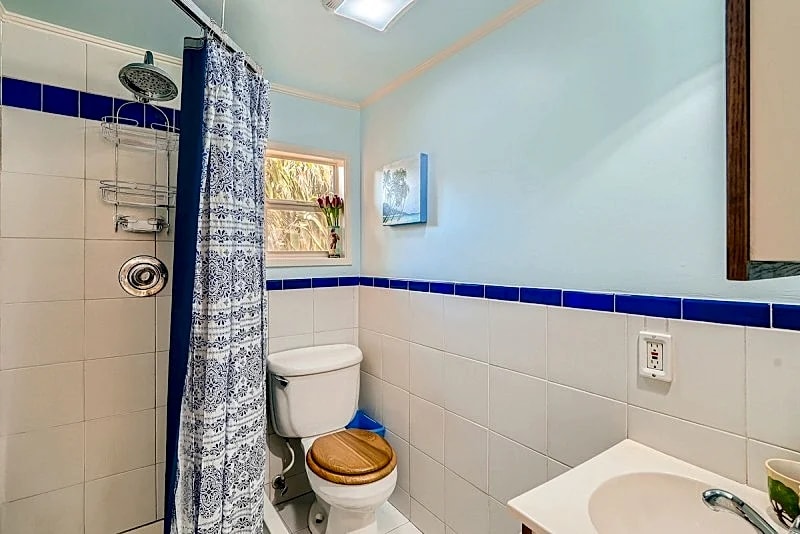 Flamingo Casita 1BD/ 1BA Bungalow w/ Parking in WPB in West Palm Beach, Florida, United States — photo 5