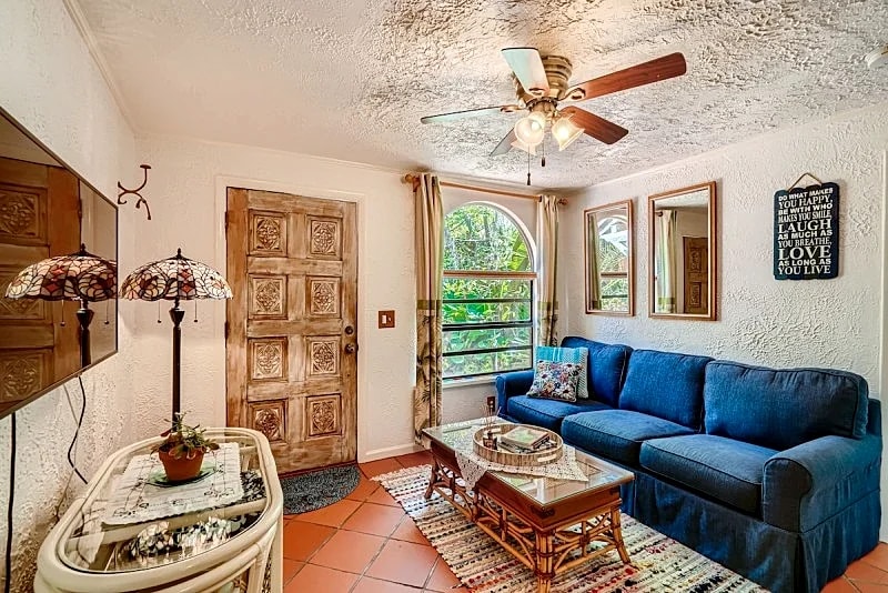 Flamingo Casita 1BD/ 1BA Bungalow w/ Parking in WPB in West Palm Beach, Florida, United States — photo 2