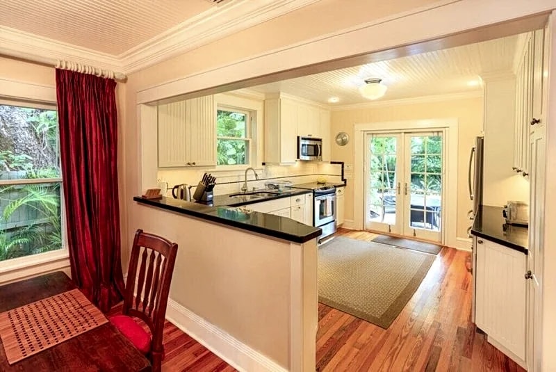 Mango Haus 2BD/2BA in WPB Home | Private Pool in Quiet Neighborhood in West Palm Beach, Florida, United States — photo 4