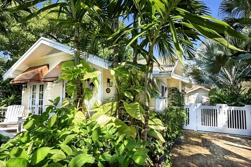 Mango Haus 2BD/2BA in WPB Home | Private Pool in Quiet Neighborhood in West Palm Beach, Florida, United States — photo 2