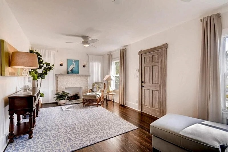 THE PERIWINKLE HOUSE | 4BD/2BA| SLEEP 8 in West Palm Beach, Florida, United States — photo 5