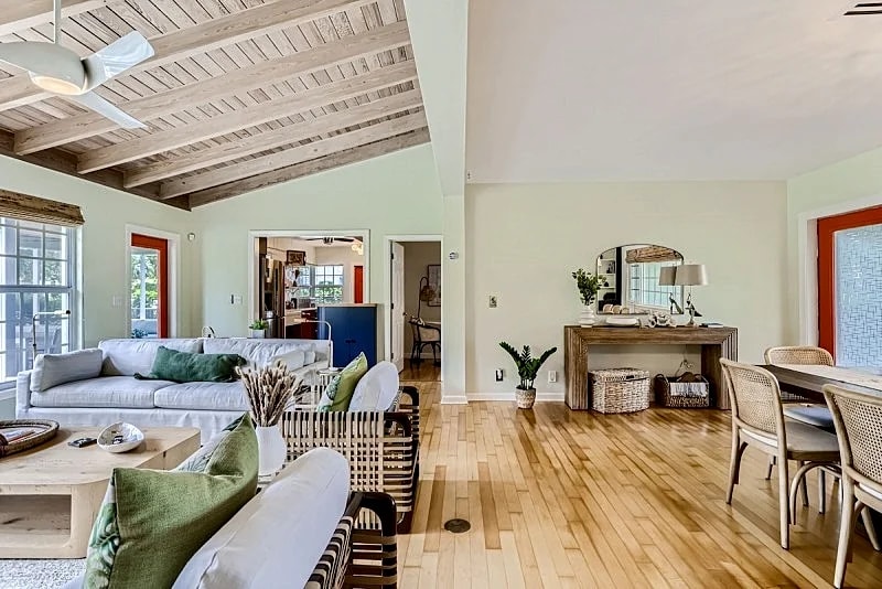 PEACOCK OASIS - 3BD/2BA, POOL - NEW!! Private Pool + Quiet Neighborhood in Lake Worth Beach, Florida, United States — photo 4