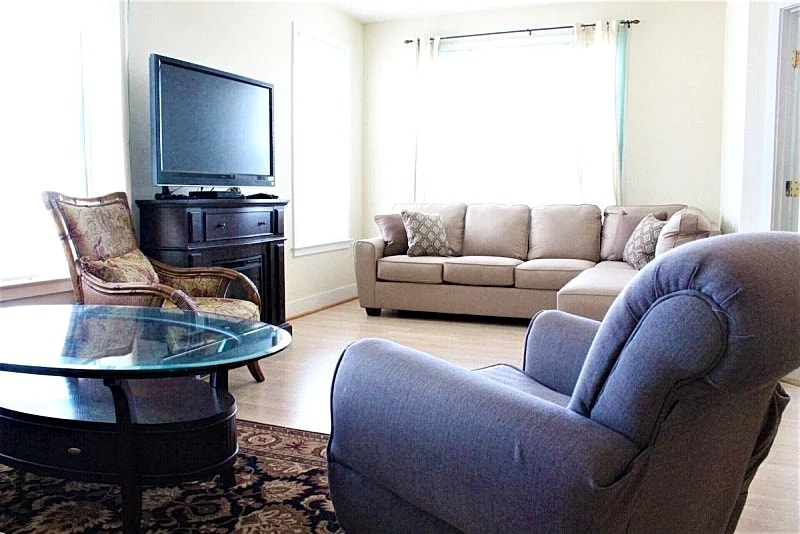 Great for Groups! Large Mid Town Townhome - Steps to Beach, Bayside, Attractions in Ocean City, Maryland, United States — photo 3