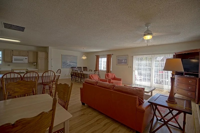 Great for Large Extended Families In North Ocean City - Sleeps 18! in Ocean City, Maryland, United States — photo 3