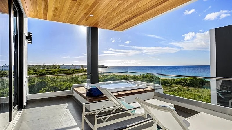 Award-winning Tranquility Beach Resort Oceanview Penthouse Villa on Meads Bay