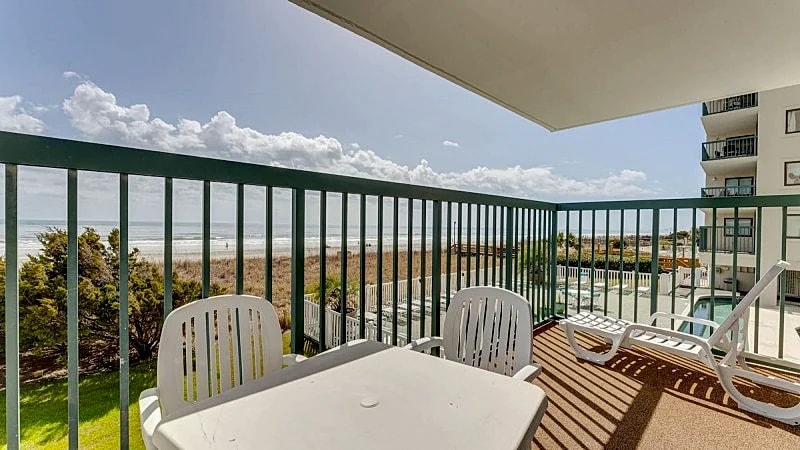 OCEAN BAY CLUB 101 - OCEANFRONT - OCEAN DRIVE SECTION in North Myrtle Beach, South Carolina, United States — photo 4