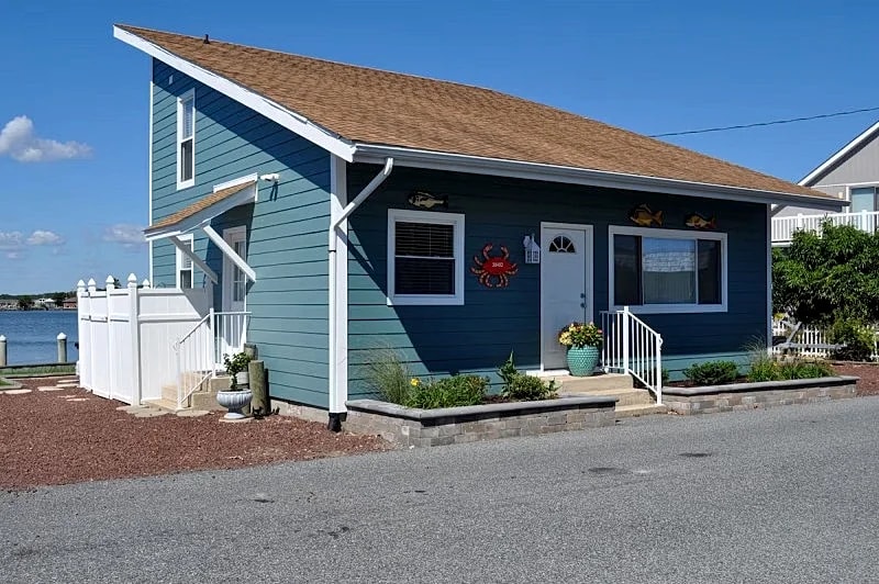 Charming Fenwick Bayfront Cottage!! Spectacular Sunsets!! PET FRIENDLY !! in Fenwick Island, Delaware, United States — photo 4