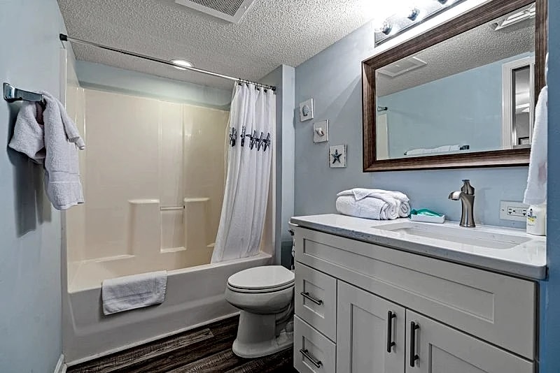 CRESCENT SHORES N - 105 - OCEANFRONT-CRESCENT BEACH SECTION in North Myrtle Beach, South Carolina, United States — photo 4