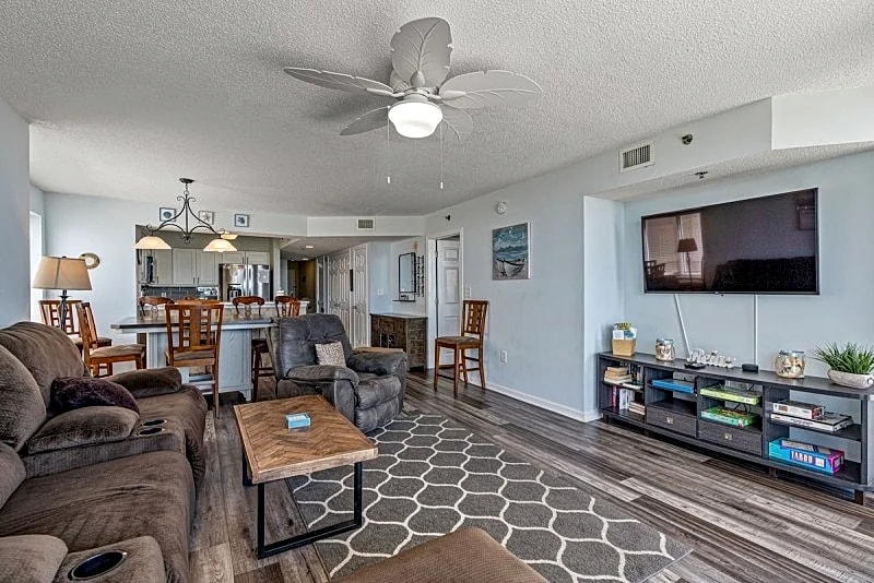 CRESCENT SHORES N - 105 - OCEANFRONT-CRESCENT BEACH SECTION in North Myrtle Beach, South Carolina, United States — photo 2
