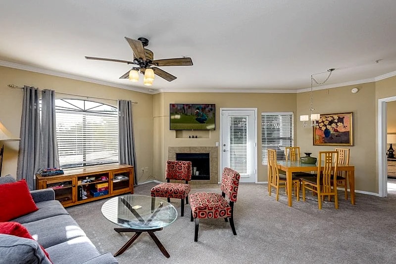 Signature Complex - Highly Desirable 2/2 with Heated Pool, Spa, Steam, Sauna in Scottsdale, Arizona, United States — photo 4