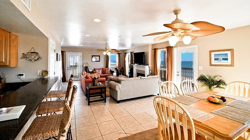 Private dipping Pool, a Game Room, roof-top Crow's Nest - Kowabunga in Dauphin Island, Alabama, United States — photo 5