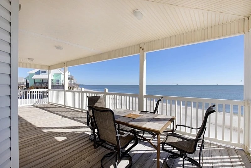 Simple Pleasures - 3 bedroom Gulf-front home, watch the surf from deck! in Dauphin Island, Alabama, United States — photo 2
