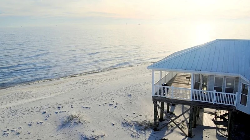 Simple Pleasures - 3 bedroom Gulf-front home, watch the surf from deck! in Dauphin Island, Alabama, United States — photo 3