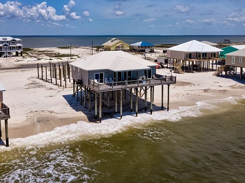 Beautiful Gulf Front home at the waves - Southern Breeze in Dauphin Island, Alabama, United States — photo 2