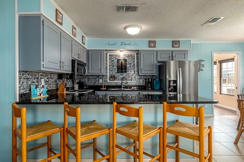Sunset Point - Canal, boat dock, large bulkhead deck, walk to beaches! in Dauphin Island, Alabama, United States — photo 4