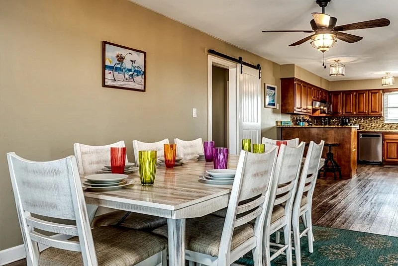 Spacious Waterfront Beach House with Private Pier and Boat Dock – Chele’s Baysid in Dauphin Island, Alabama, United States — photo 4