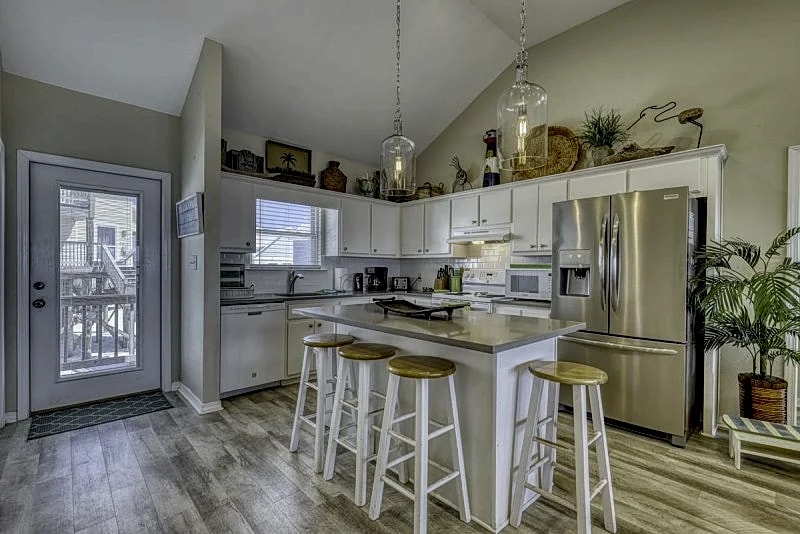 Beach Music - 4 bedroom, 2 bath, gulf front home on Dauphin Island in Dauphin Island, Alabama, United States — photo 3